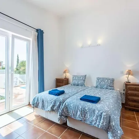 Casa Cinco Cupulas *