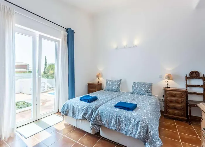 Casa Cinco Cupulas *